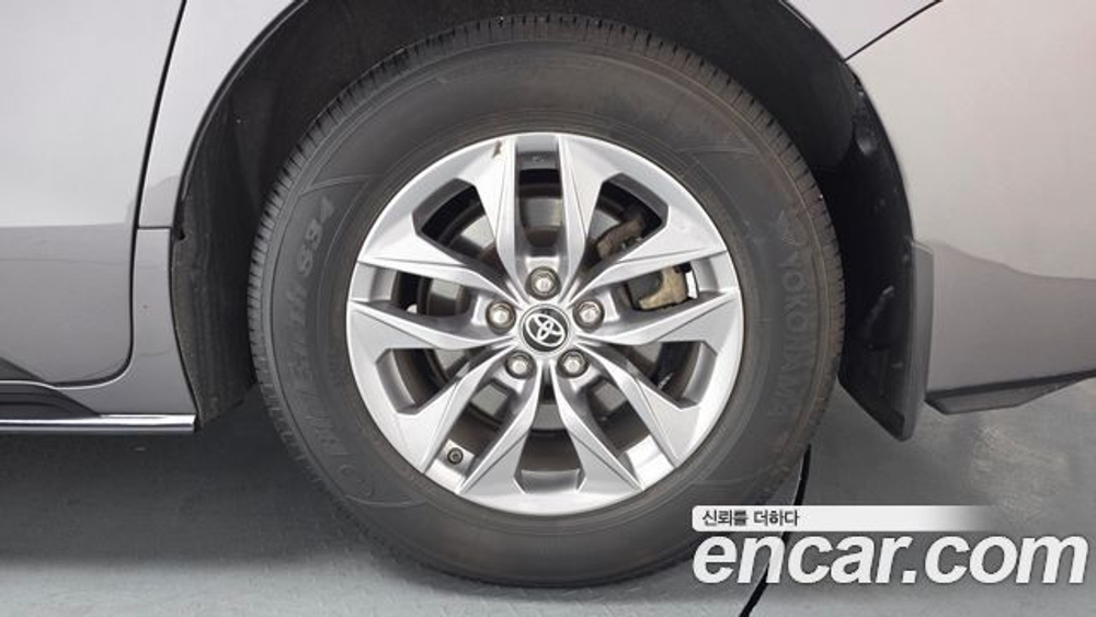 Toyota Sienna 2.5 Hybrid AWD — 2023