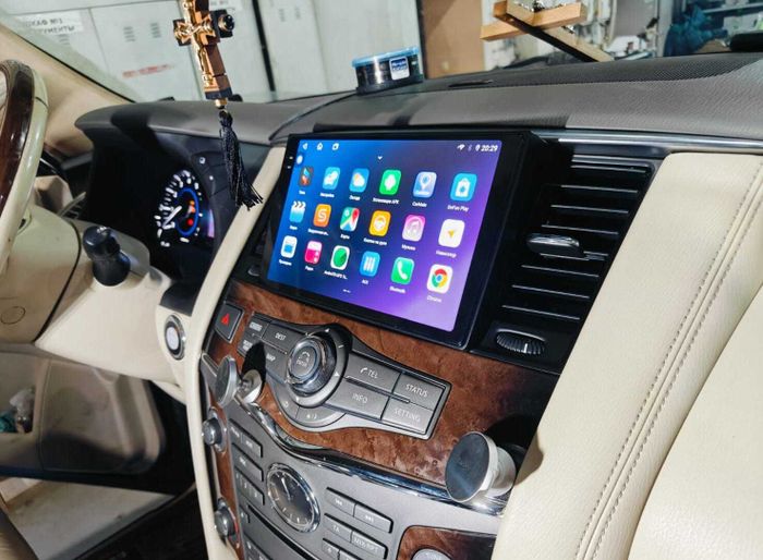 Магнитола для Nissan Patrol Y62, Infiniti QX56/QX80 2010-2017 (поддержка Bose, 360 и мониторов, рамка тип 1) - FarCar S500-TS10 монитор 9.5" QLED на Android 14, Быстрая, CarPlay, 4G SIM-слот