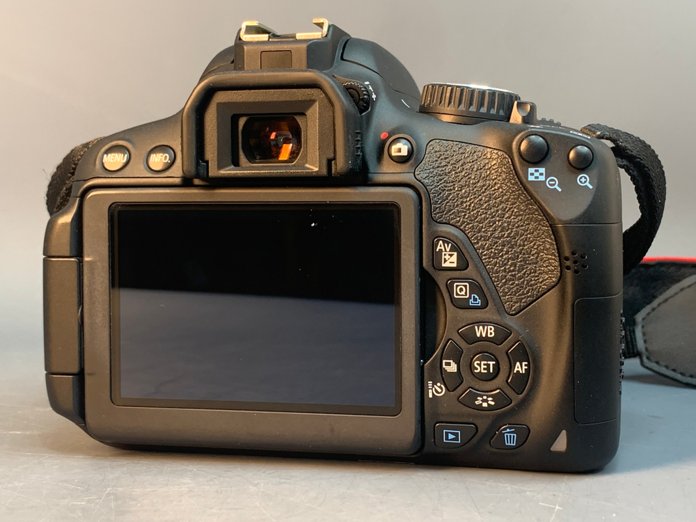 Canon EOS 650D 6793 кадров