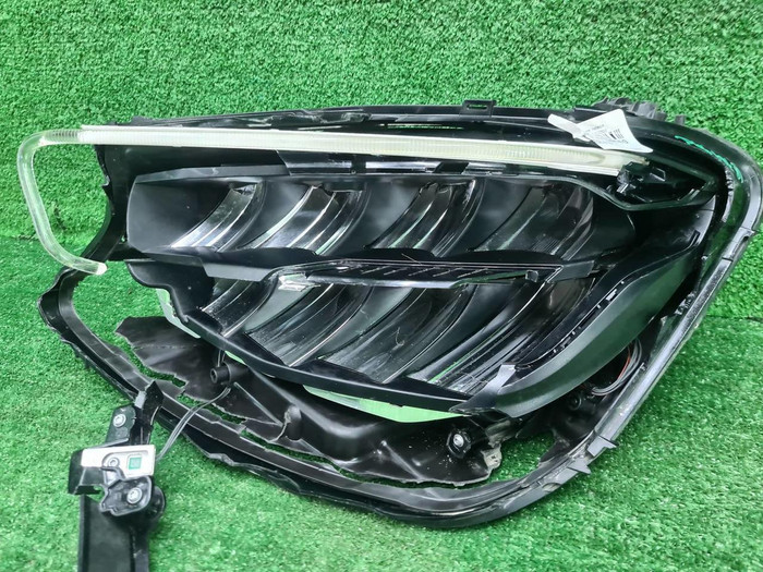 Битая Фара левая Mercedes E W213 (2020-2023) LED