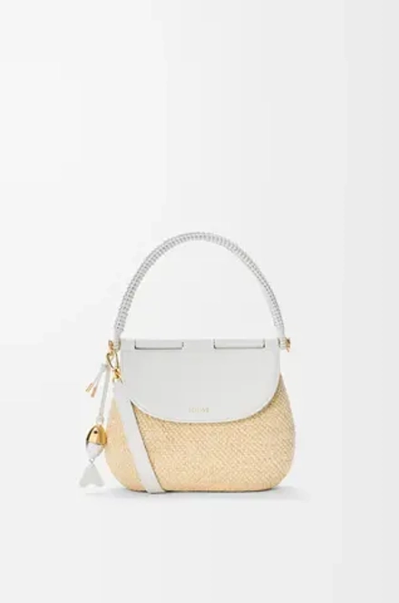 Loewe Средняя сумка Pescador из рафии и телячьей кожи, натуральный/белый