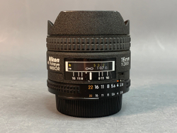 Nikon 16mm f/2.8D AF Fisheye-Nikkor, потертости на передней линзе