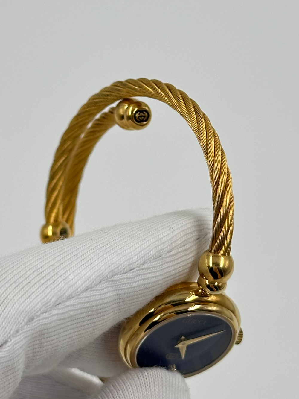 Часы Gucci 2700L