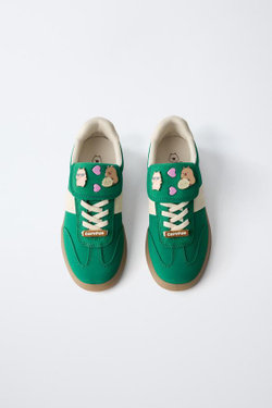 ZARA КРОССОВКИ С ШАРМАМИ CAPIBARA CAPYFUN ©, ЗЕЛЕНЫЙ