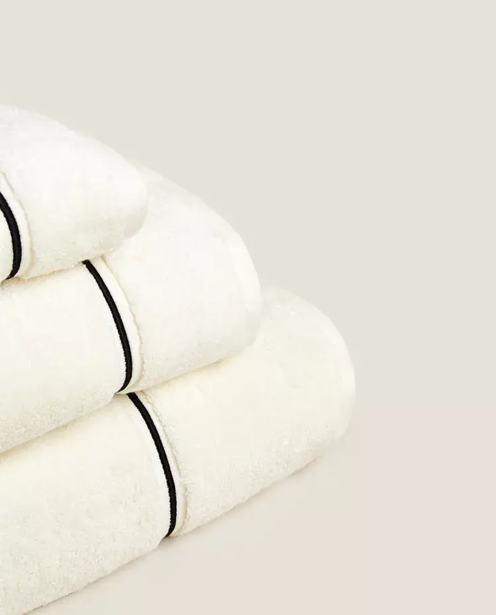 ZARA HOME ПОЛОТЕНЦЕ С ВЫШИТОЙ КАЙМОЙ, ЭКРЮ/ЧЕРНЫЙ
