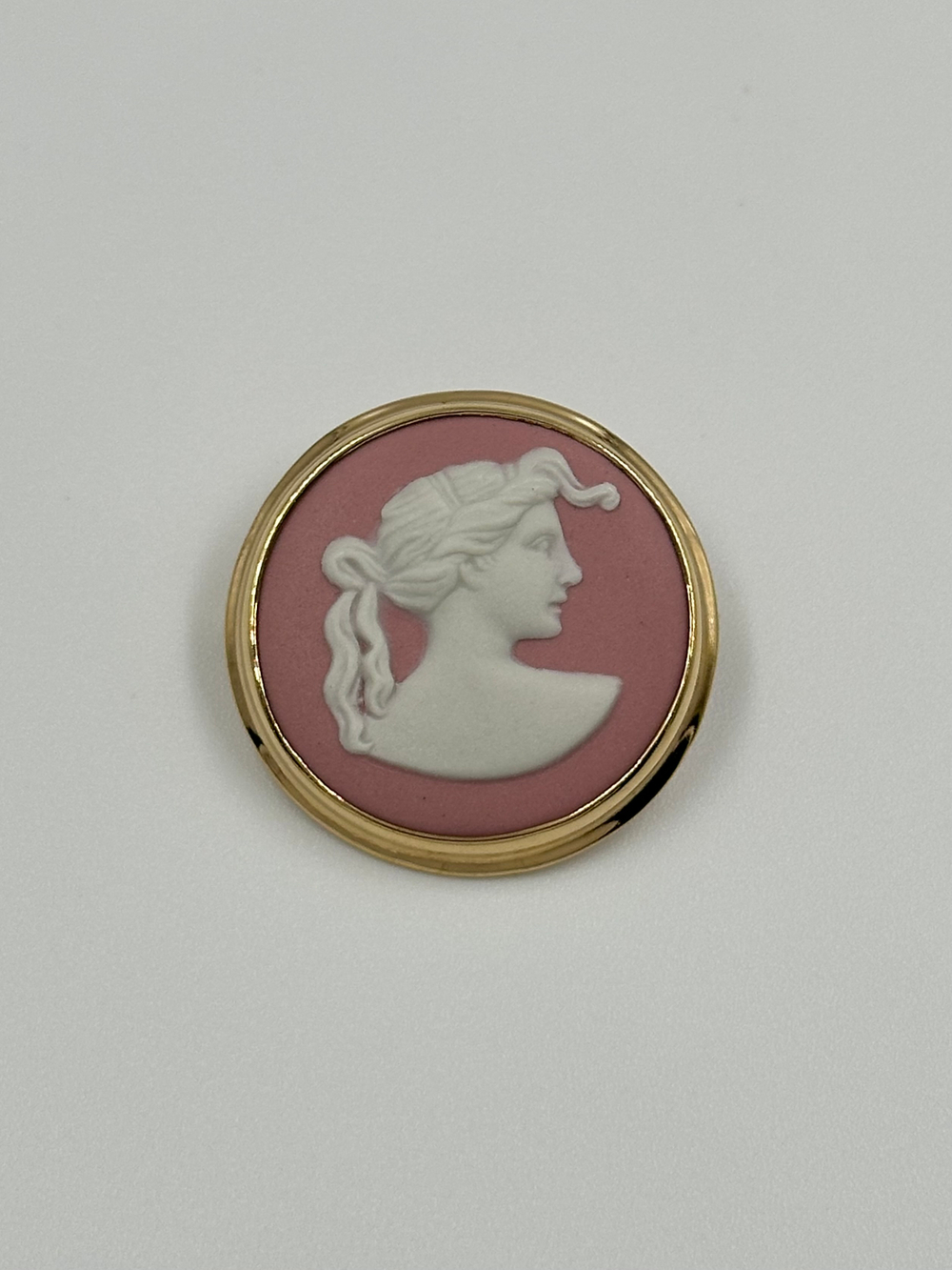 Брошь Wedgwood розовая