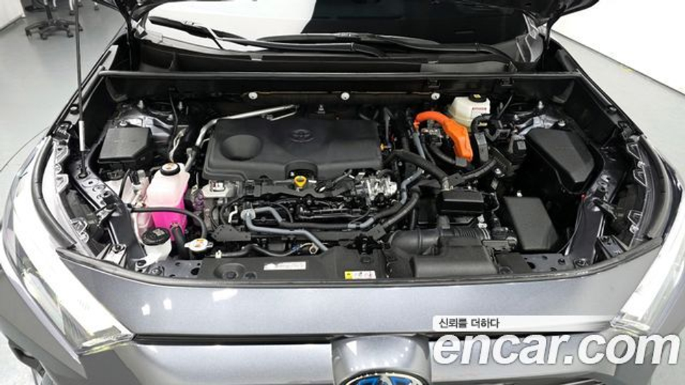 Toyota RAV4 2,5 4WD Hybrid LTD — 2024
