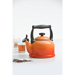 Le Creuset Традиционный чайник 2,1л Пламя 92000800090000