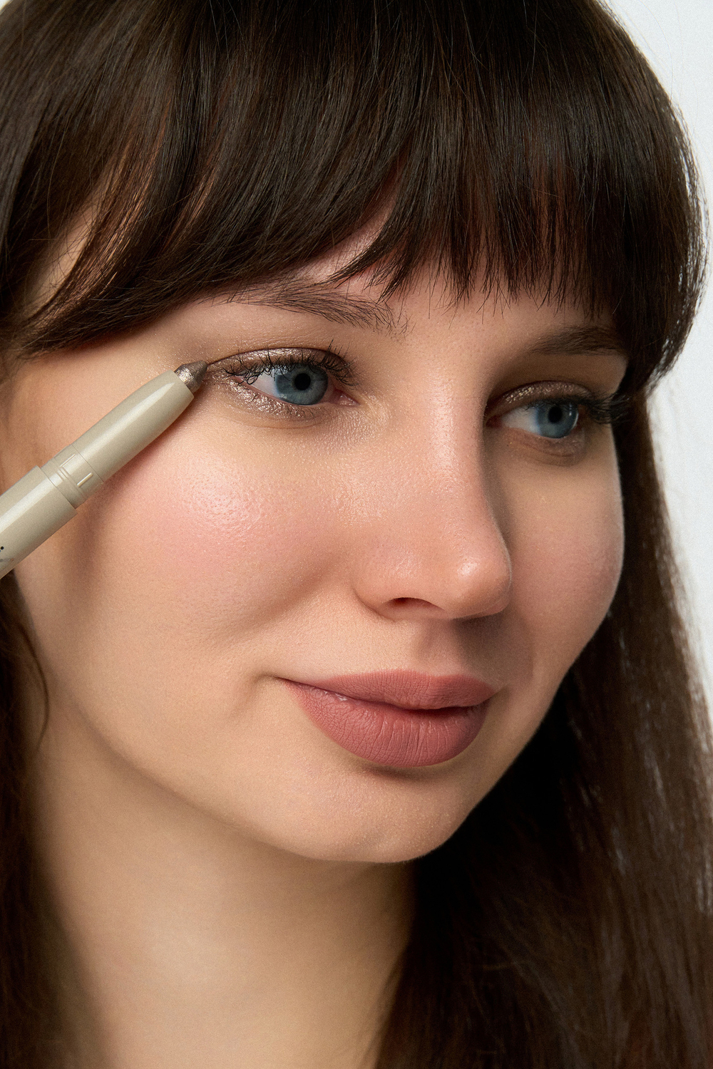 Стойкие тени-карандаш для век LONG LASTING EYESHADOW STICK в оттенке HAZE