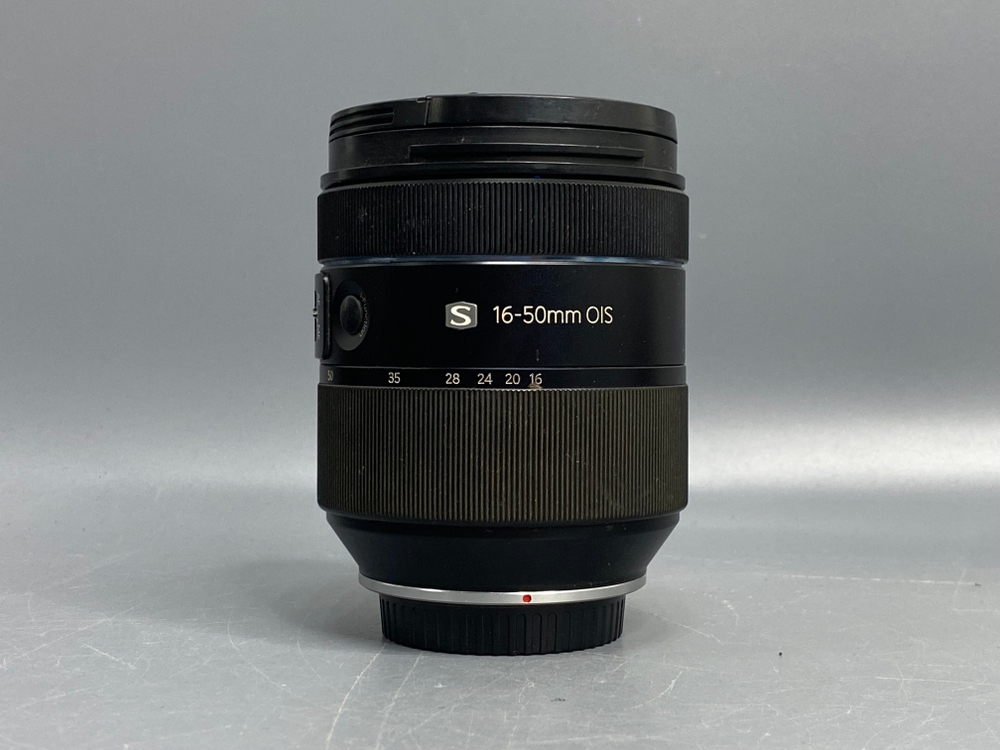 Samsung 16–50 mm F2–2.8 S ED OIS царапки на передней линзе