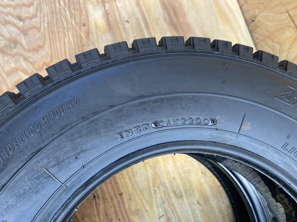Bridgestone Blizzak VM4 165R13 LT 2шт.