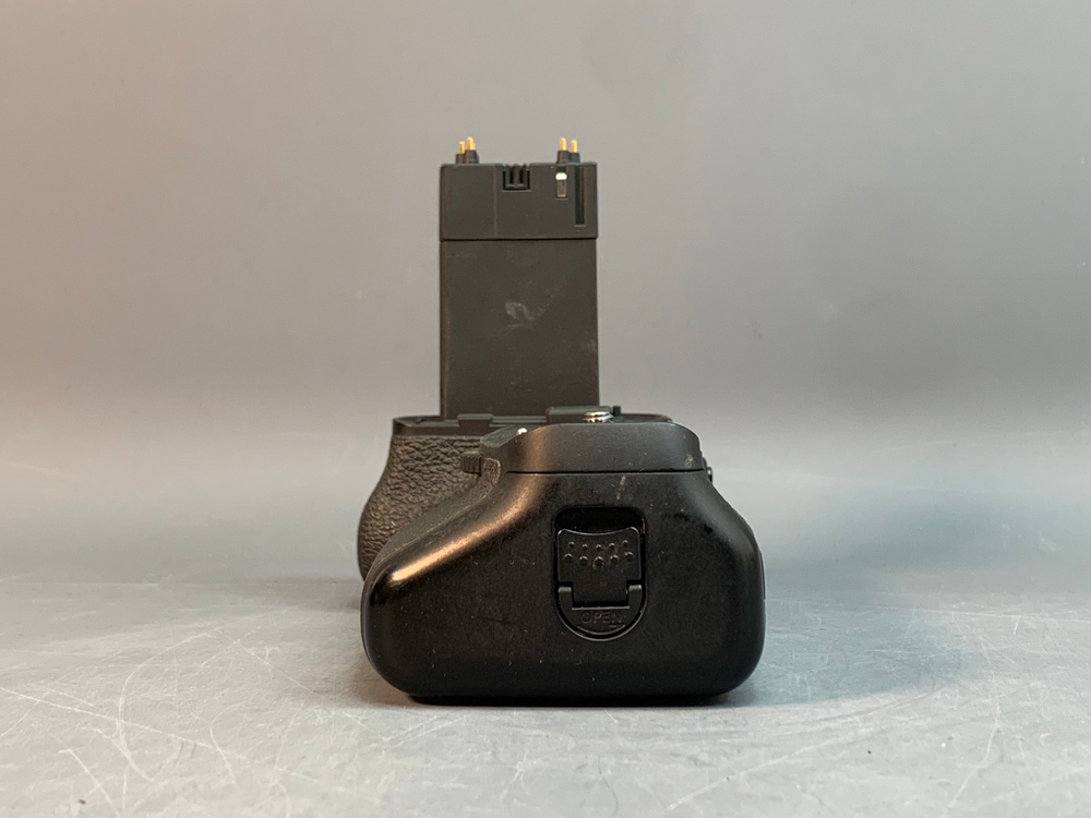 Canon BG-E9