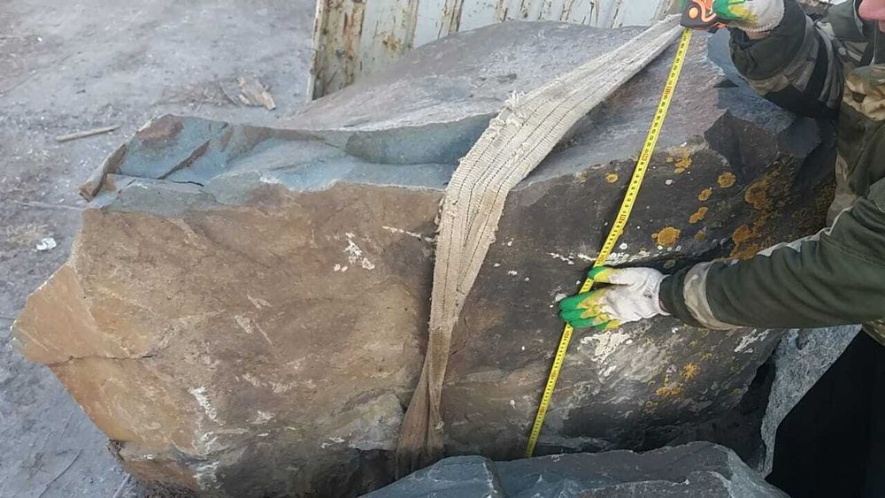 Доставка Валун гигант Андезит Доставка Валун гигант Андезит