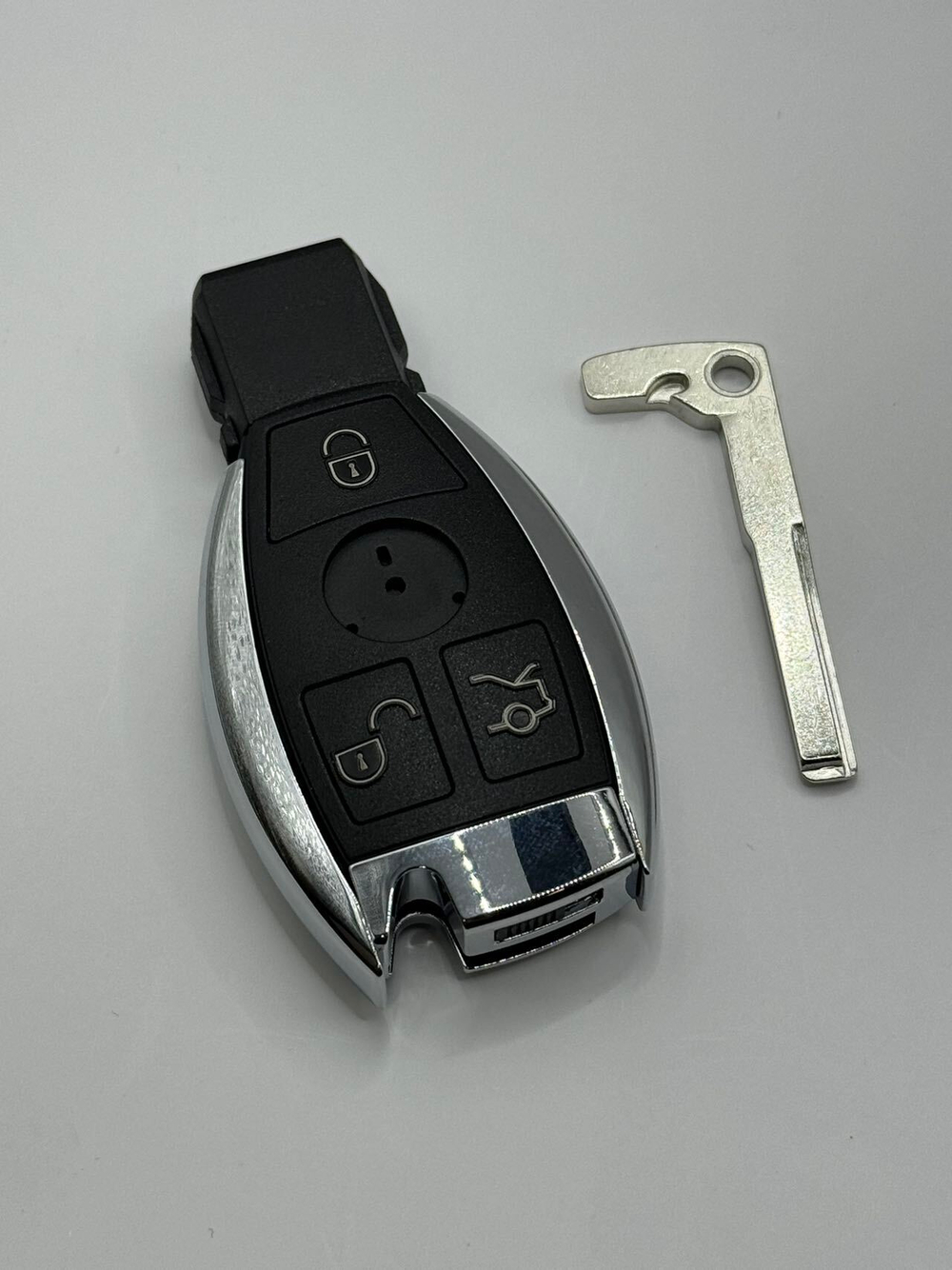 Корпус MERCEDES 3кн (рыбка) хром вставка 14682