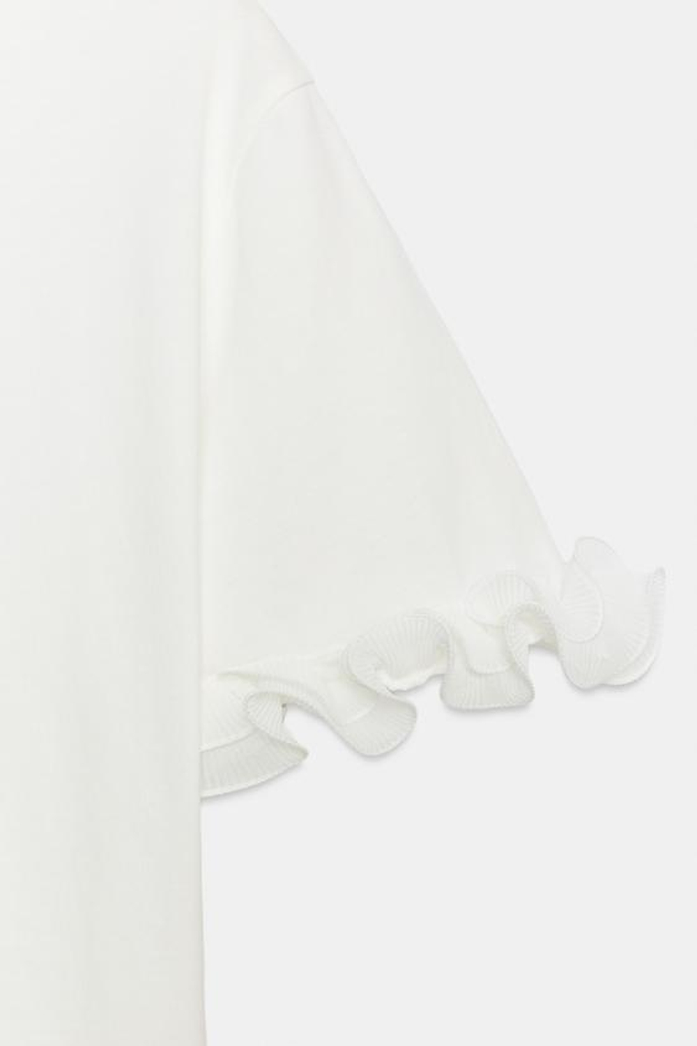 ZARA ХЛОПКОВАЯ ФУТБОЛКА С ОБОРКАМИ, БЕЛЫЙ