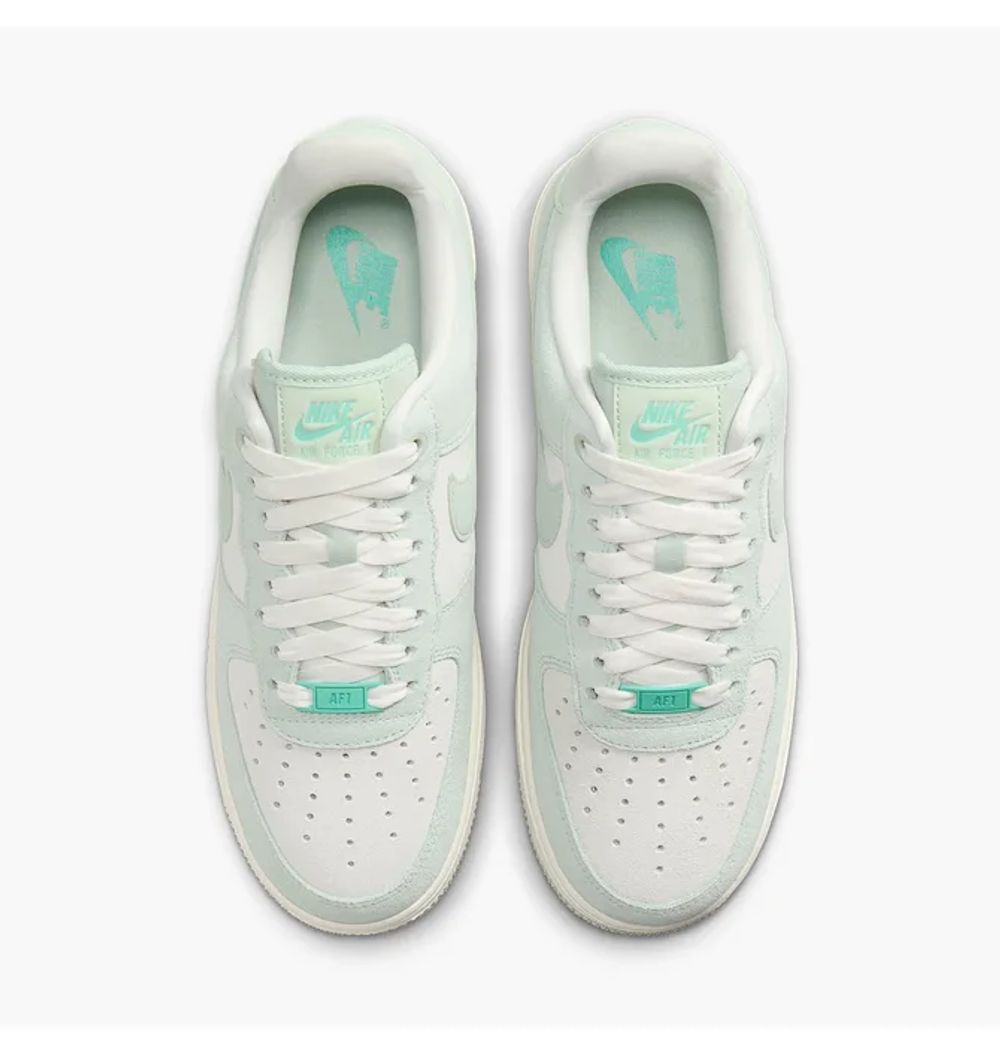 Кроссовки женские NIKE WMNS AIR FORCE 1 '07 SE TRK3