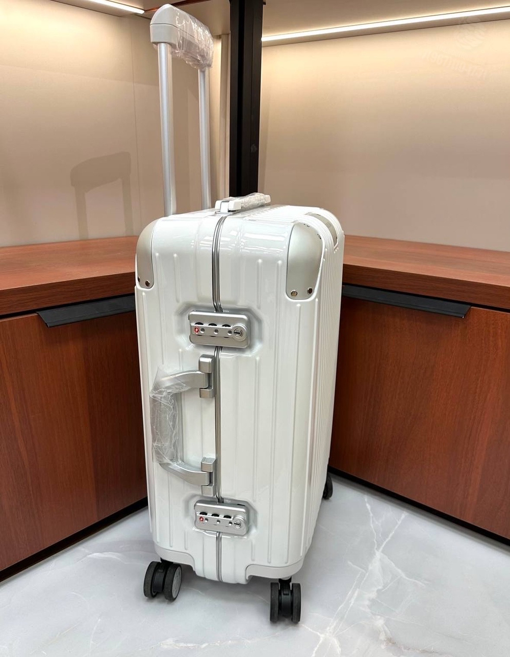 Чемодан Rimowa Hybrid