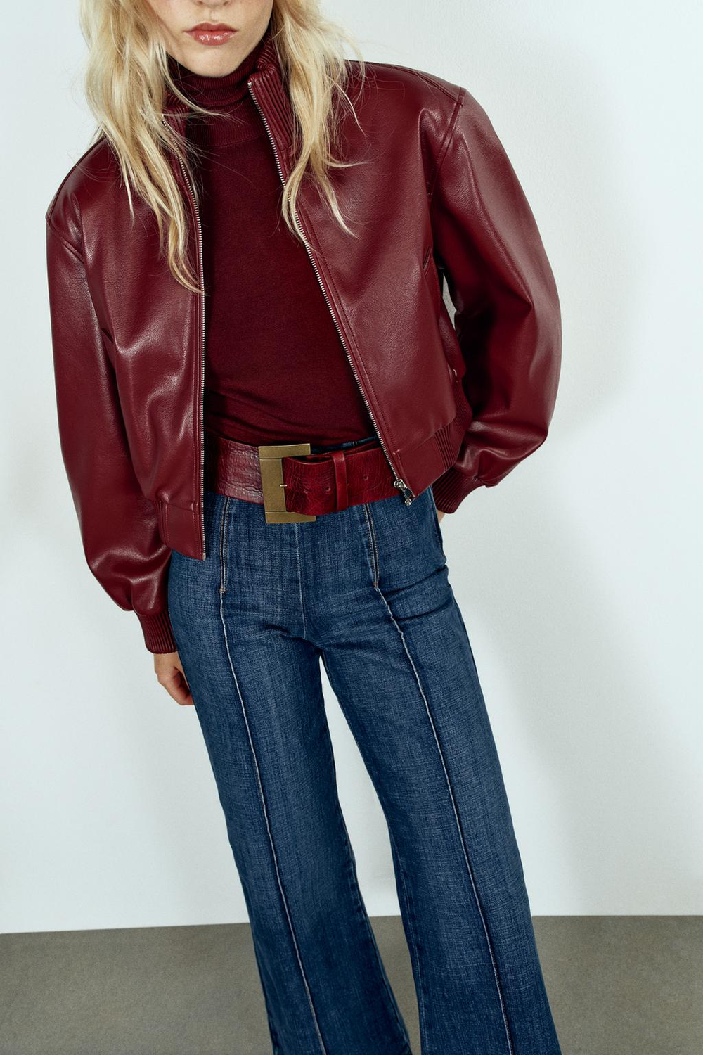 ZARA КОРОТКИЙ БОМБЕР С ПОДПЛЕЧНИКАМИ, КРАСНЫЙ