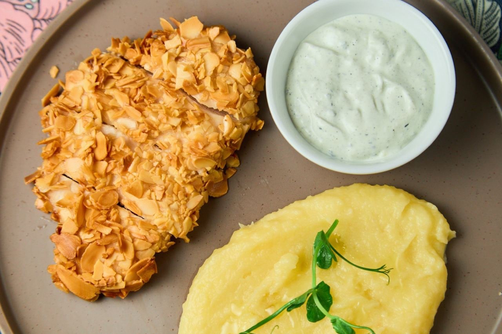 КУРИНАЯ ГРУДКА В МИНДАЛЕ