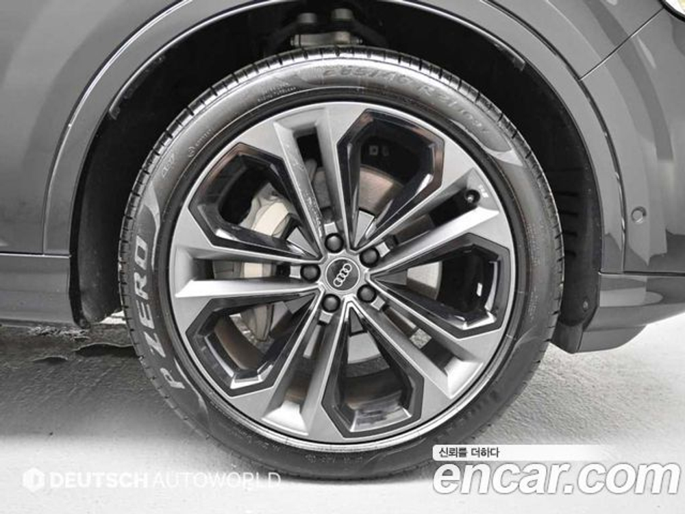 Audi Q7 55 TFSI Quattro Premium — 2025