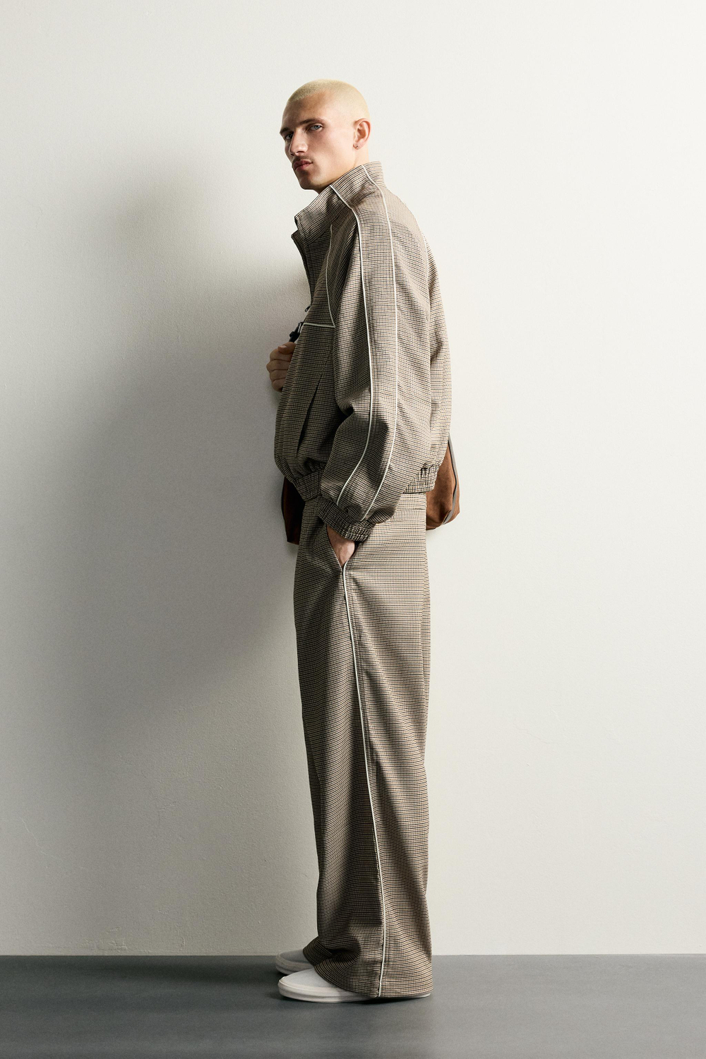 БРЮКИ RELAXED FIT С КОНТРАСТНЫМ КАНТОМ — ZARA