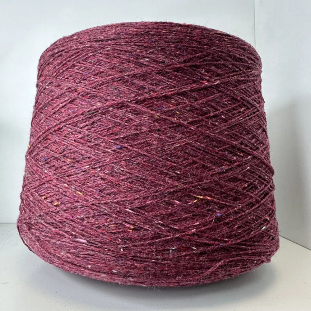 TWEED; 50% меринос, 50% п/а; 700м/100гр; Твидовая нить; цвет: бордо с разноцветными крапинами; S718
