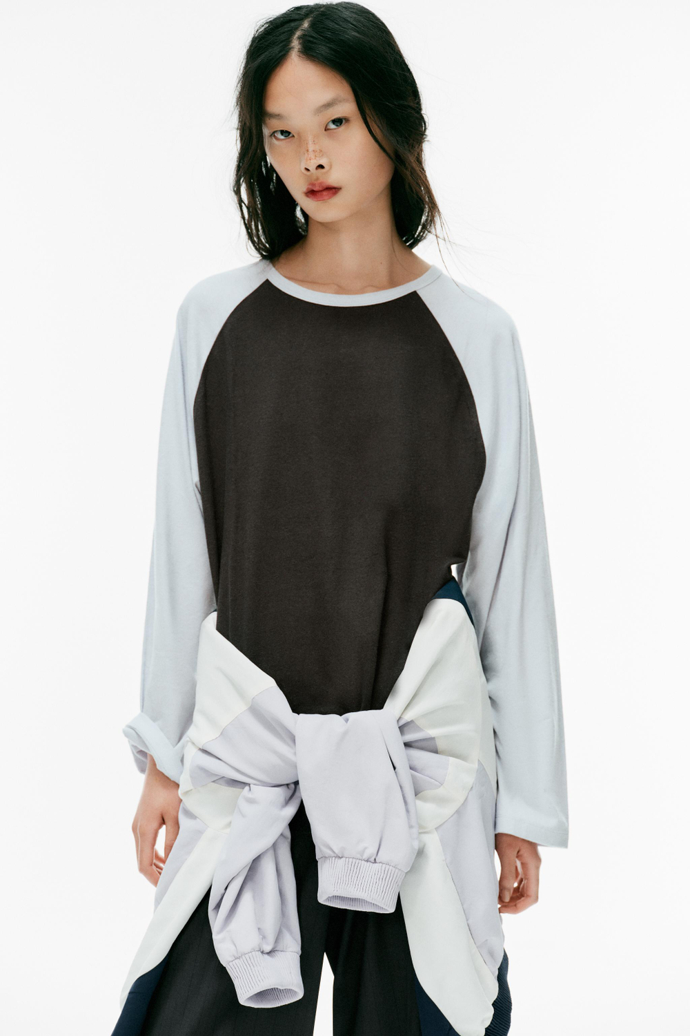КОМБИНИРОВАННАЯ ФУТБОЛКА С РУКАВАМИ РЕГЛАН — ZARA