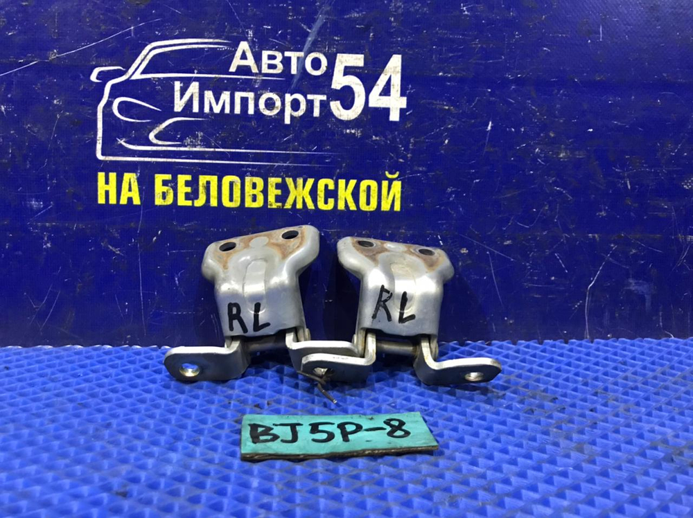 Петля двери задней левой MAZDA FAMILIA 2003