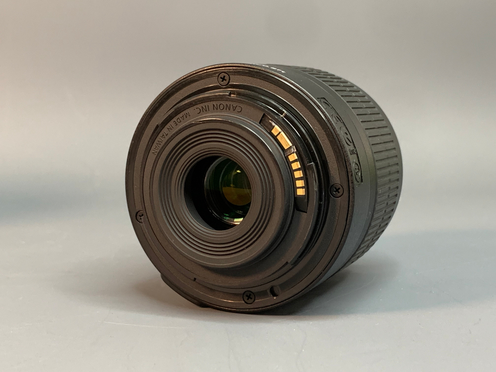 Canon 1200D kit 18-55mm 3.5-5.6 III 1.006 кадров