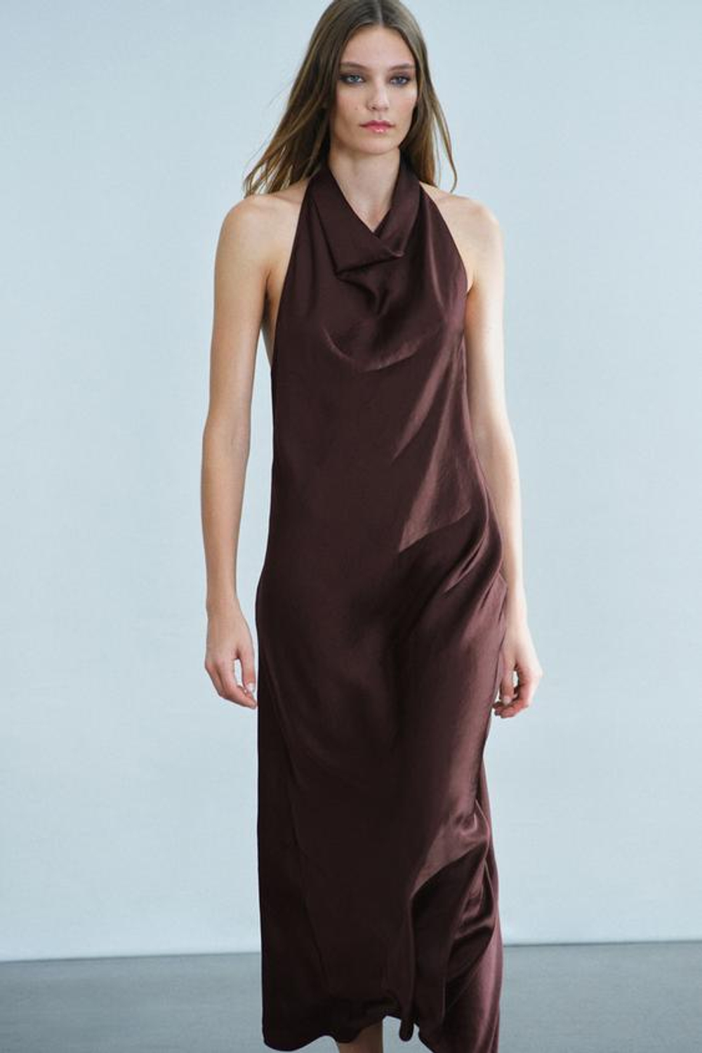 ZARA АТЛАСНОЕ ПЛАТЬЕ МИДИ С ГОРЛОВИНОЙ ХАЛТЕР — ZW COLLECTION, БАКЛАЖАННЫЙ