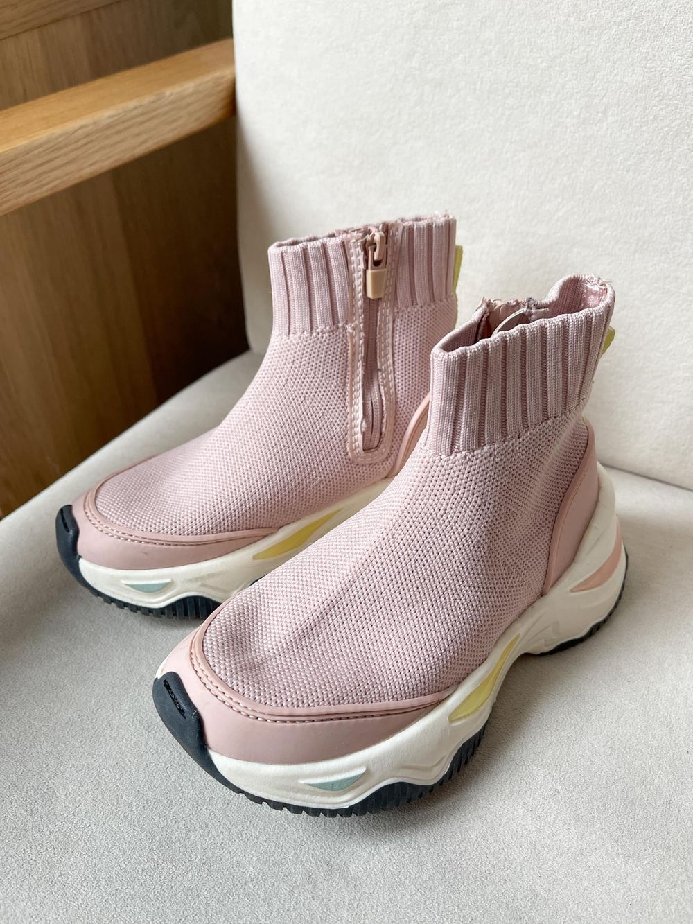 Кроссовки Zara