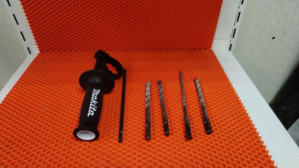 Перфоратор сетевой SDS-plus Makita HR 2470, 780 Вт, 2.7 Дж