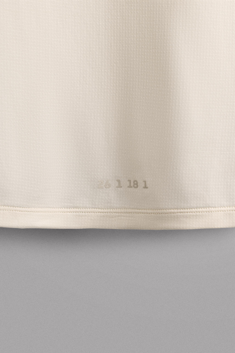 ТЕХНИЧЕСКАЯ ФУТБОЛКА С РЕЛЬЕФНОЙ ТЕКСТУРОЙ — ZARA