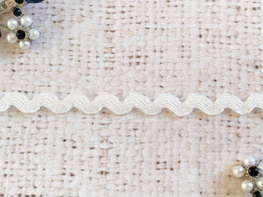 Тесьма "Вьюнок", ш. 4-5 мм, пр-во Россия, молочный