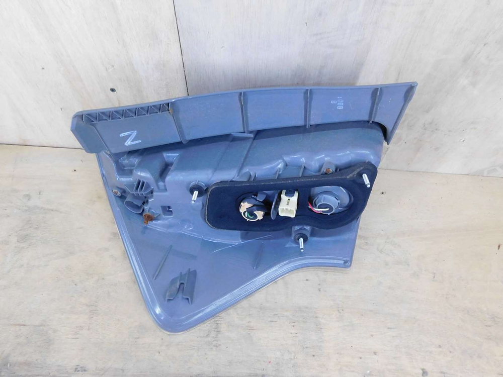 стоп правый Toyota Prius a Alpha ZVW40 41 47-46