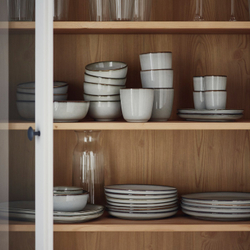 IKEA GLADELIG  (ИКЕА ГЛАДЕЛИГ)  -  Тарелка - серый 25 см