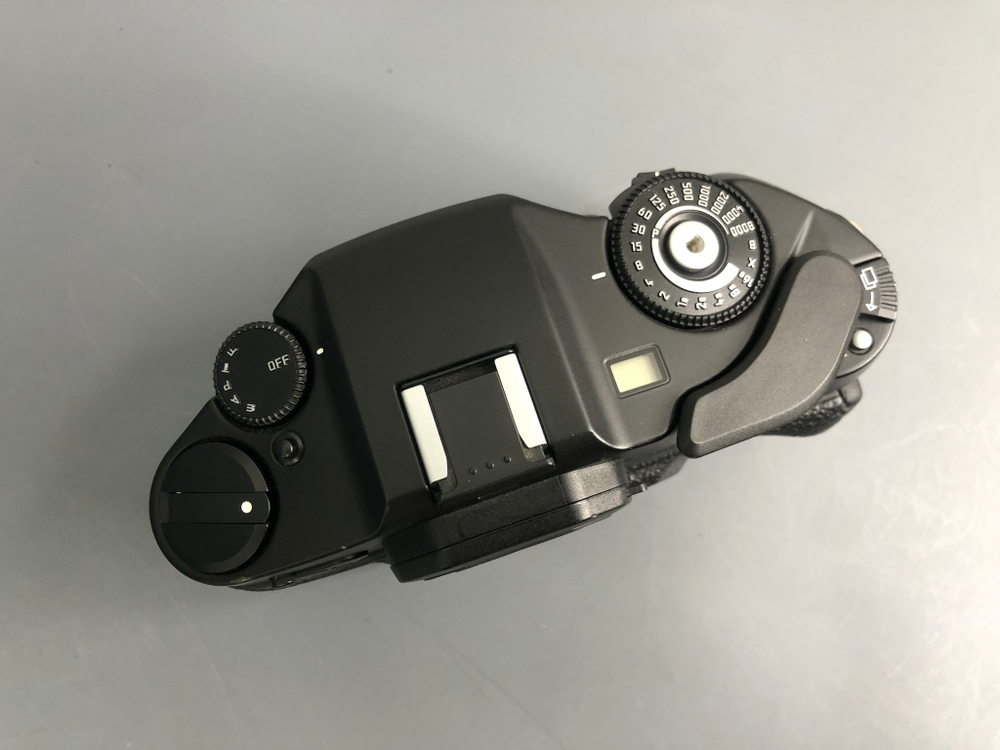 Leica R9