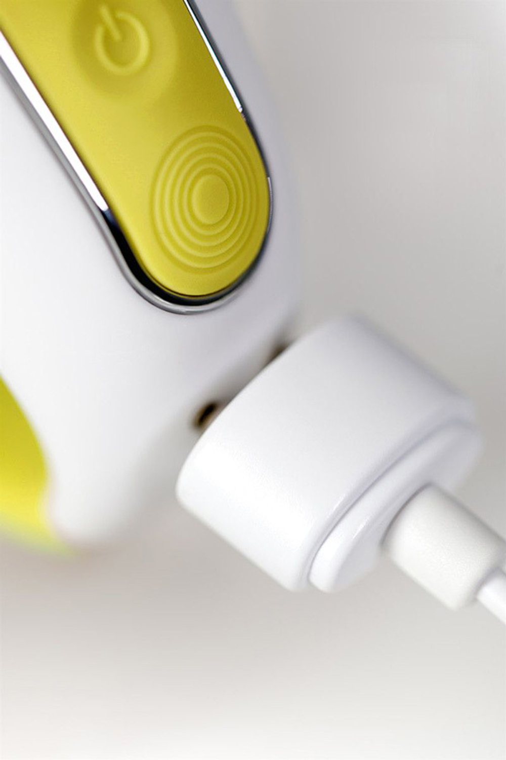 Жёлтый вибратор 22,5см Satisfyer Yummy Sunshine