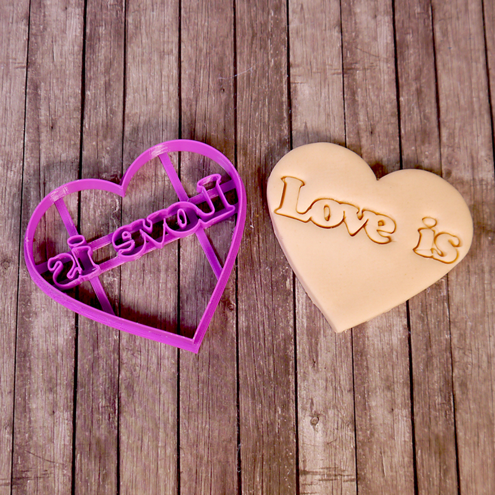 Вырубка с оттиском Сердце LOVE IS, 10*11 см