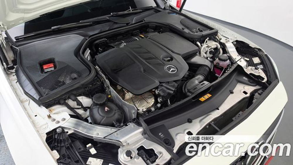 Mercedes-Benz E-Class E220d 4MATIC AMG Line — 2023