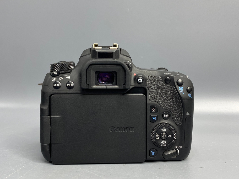 Canon EOS 77D 12.000 кадров