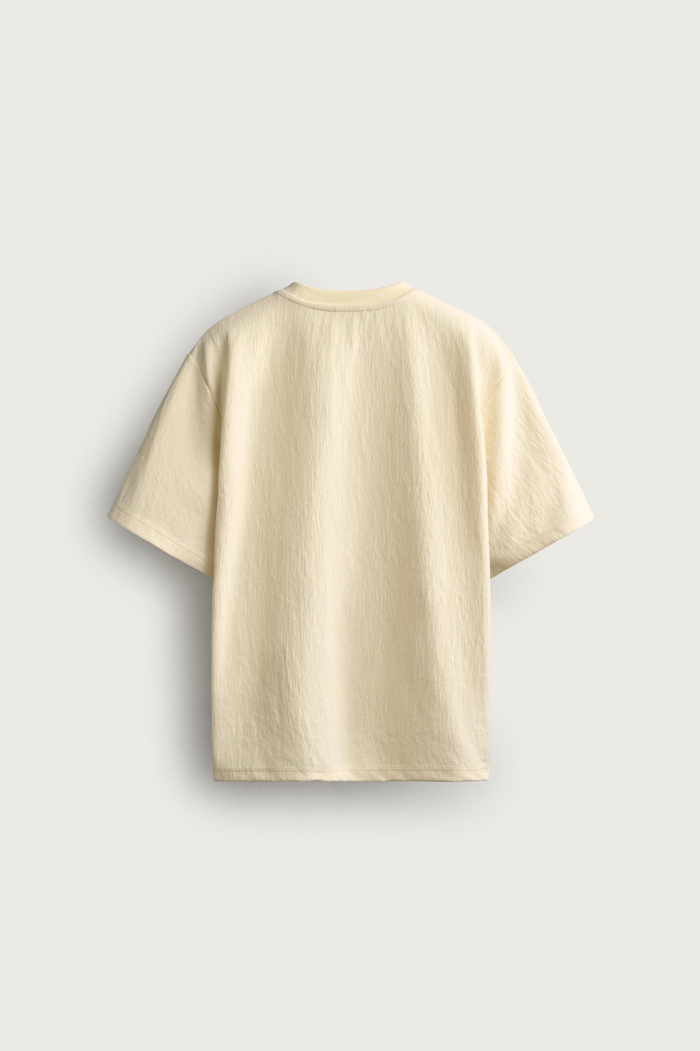 ФУТБОЛКА RELAXED FIT ИЗ РЕЛЬЕФНОЙ ТКАНИ — ZARA · 3992/430