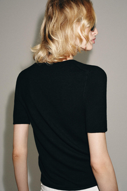 ZARA ТРИКОТАЖНЫЙ ТОП С КОРОТКИМИ РУКАВАМИ, ЧЕРНЫЙ