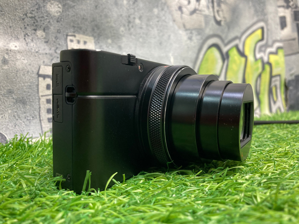 Sony DSC-RX100M6