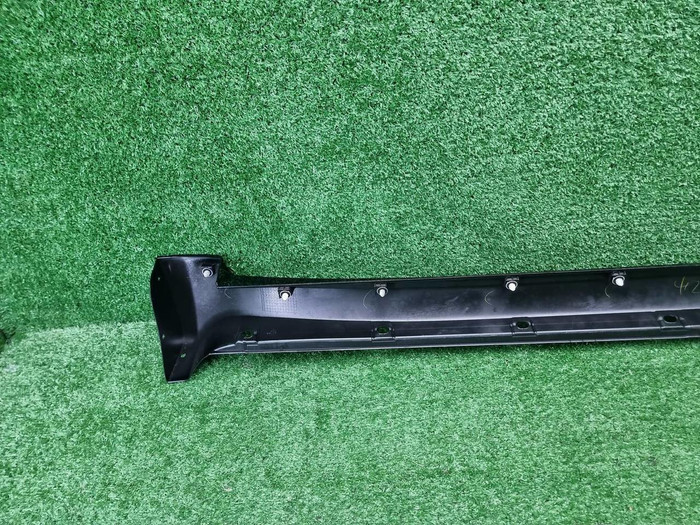 Накладка порога RH Toyota Land Cruiser 200 (07-15)