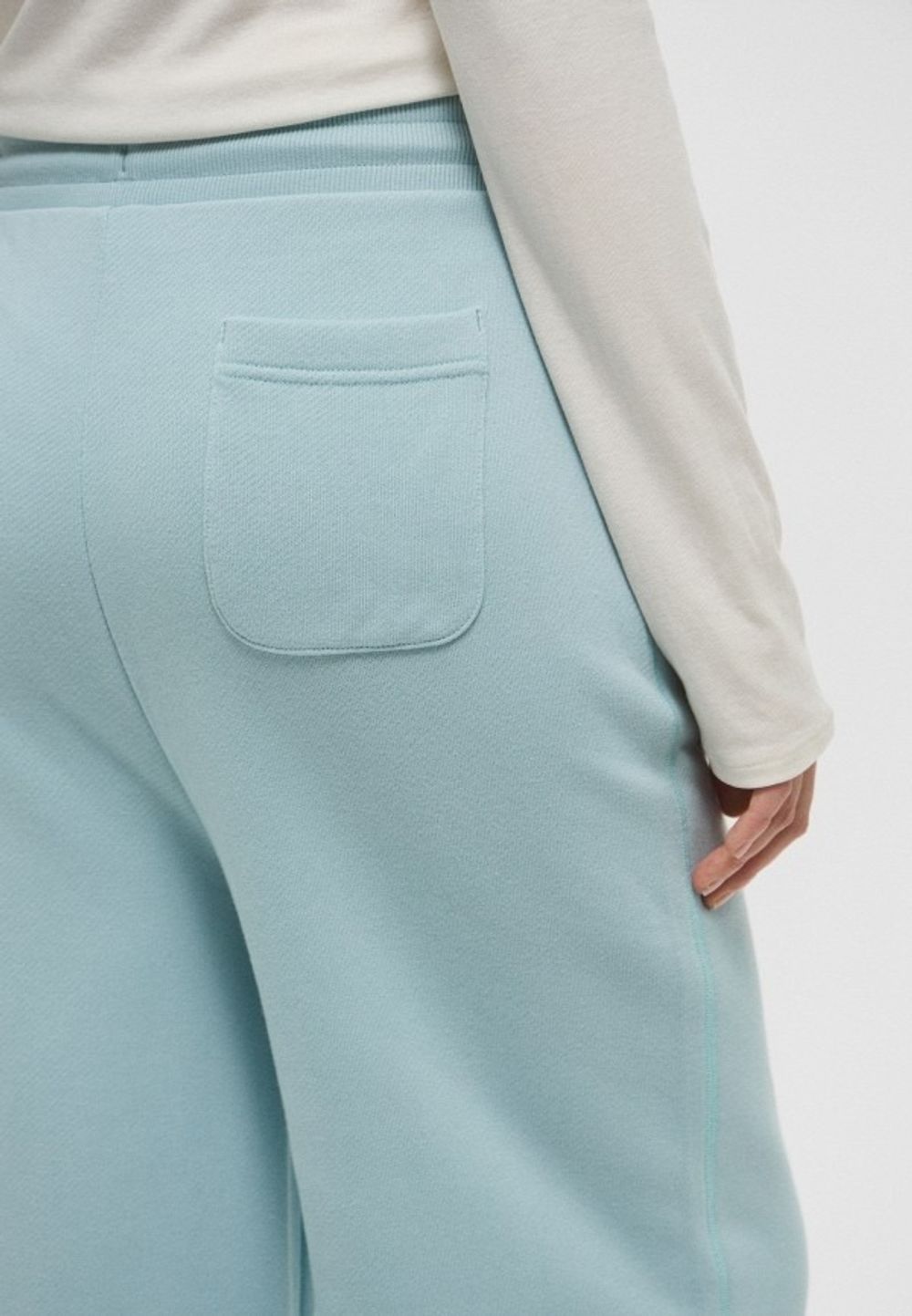 Брюки спортивные женские PUMA PREMIUM ESS Relaxed Sweatpants op