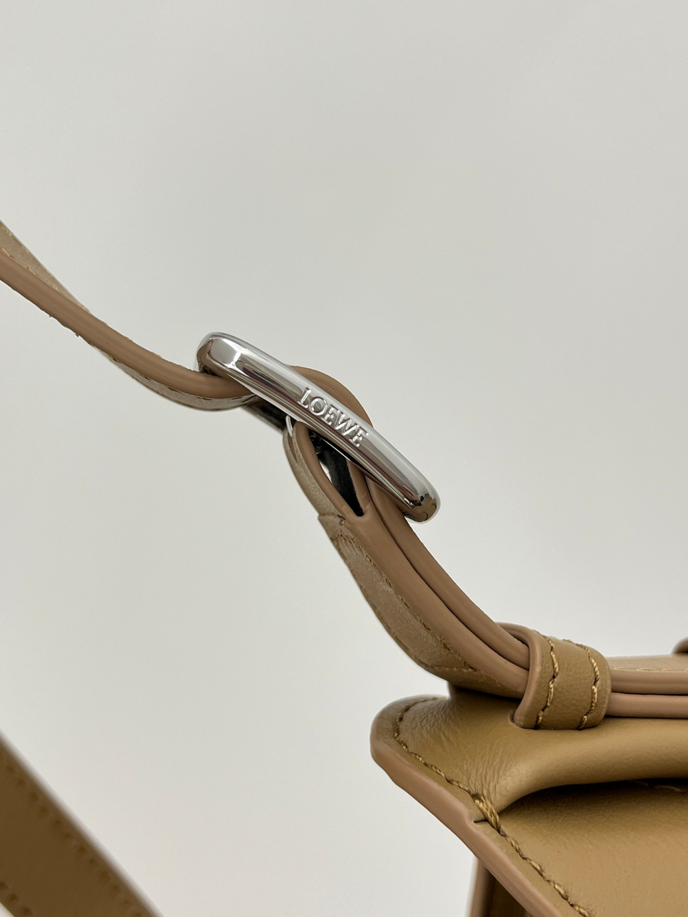 Сумка Hammock Flip, оттенок мокко — фото 6