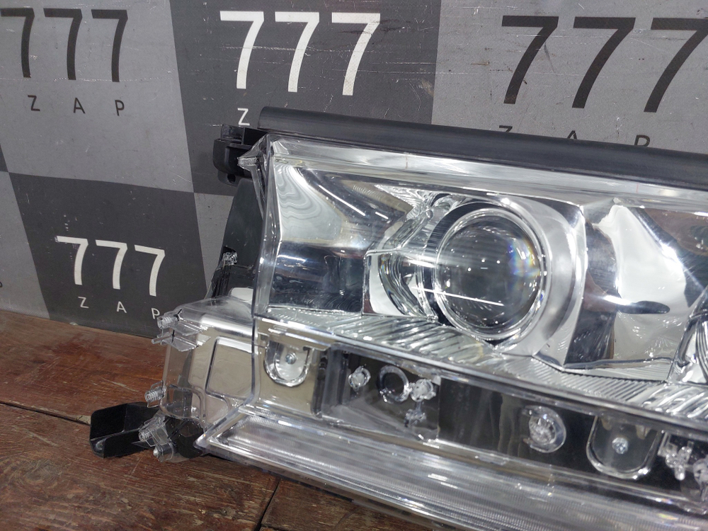 Фара левая LED Toyota Land Cruiser 200 15-21 Новая 8110660K12