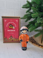 Игрушка фарфоровая космонавт