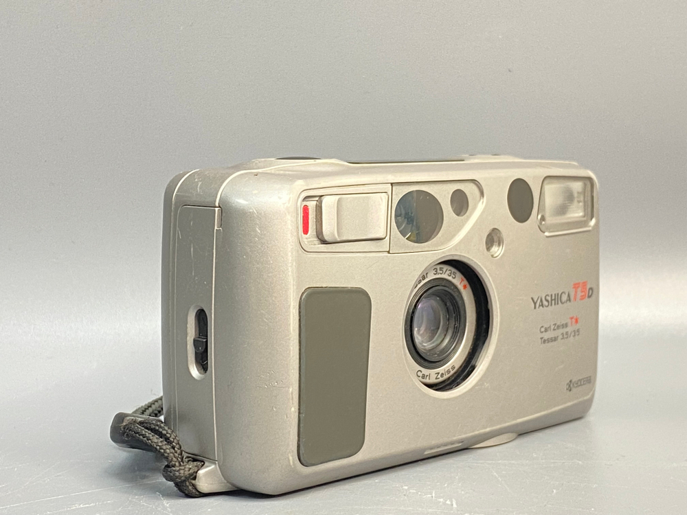 Yashica T5D